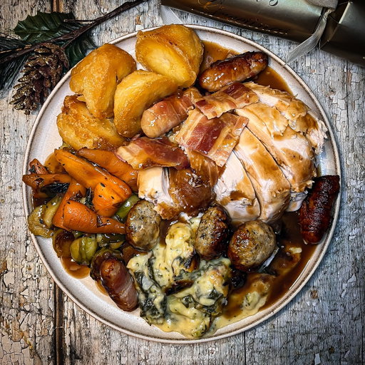 🎅🏽 CHRISTMAS DINNER ROUND 1 🎄

So yesterday was the first day of Christmas festivities. The tree was put up, baileys was poured and @butcherfarrell sent me a whopper of a turkey to roast. 

These are proper game hung birds that have been slow reared to reach their full size and allows the flavour to really develop to the max. It cooked perfectly using the @meatermade duo - what a piece of kit that is! Served with all the trimmings and lashings of turkey gravy from the juices. 

I’ve never been a huge Christmas fan but I’m actually feeling rather festive this year!🎄
. 
.
.
.
#ellieeatseverything #roastdinner #turkeystagram #roastpotatoes #roasties #festivetime #festivefood #festiveflavours #festivefun #homecookedmeals #FoodNetworkUk #britainsbesthomecooks_ #worldsgreatesthomecooks #lovetocook  #eatrealfood #foodideas #networkingfoodies #ukfoodnetwork #cookingcommunity #foodbible #foodpicsforfoodies #makeitdelicious