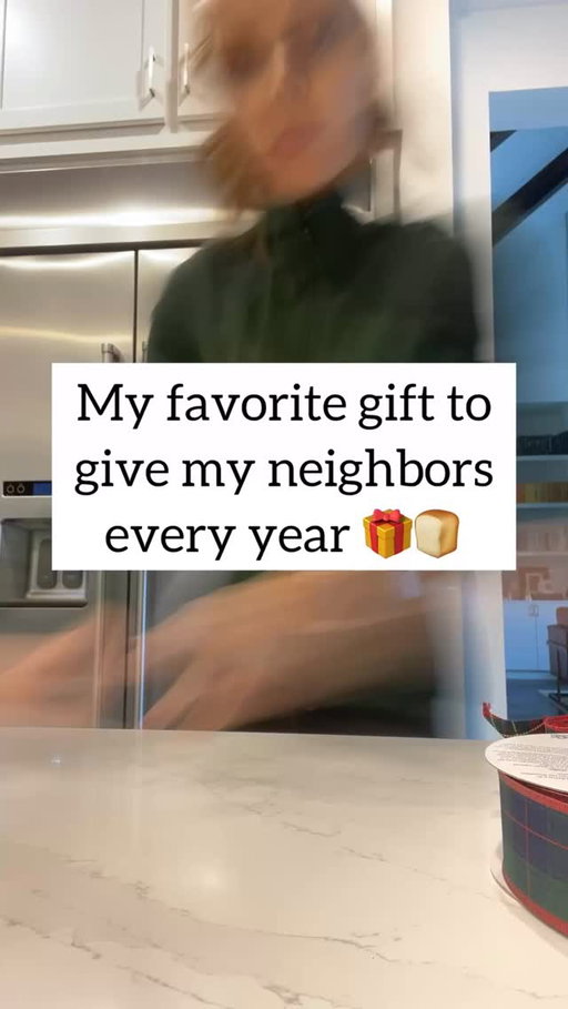 My favorite recipe to make for the holidays and give to friends or neighbors or co-workers. I’ve been making this recipe for 20 years almost and it’s always a winner.

Comment with the word RECIPE and I’ll send you a DM with the recipe, plus a link to the cellophane to wrap it! ♥️🍞🎄