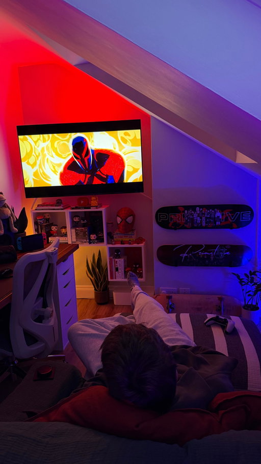 Imma do my own thing 🕷️ 

#roominspiration #apartment #cozyroom #vibes #bedroomideas #ambientlight #interiordesign #homeinspo #roomlights #walldecor #furniture #loft #loftdecor #loftinterior #loftdesign #loftdecoration #apartmenttherapy #wallart #artwall #spidey #tasm2 #spiderman #ledlights