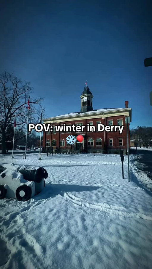 Derry in the winter is so eerie, but in the best way 😍❄️🎈

#itwelcometoderry #pennywise #winterhorror #winteraesthetic #welcometoderry #darkchristmas #darkwinter