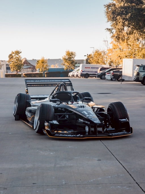 LIBERTY WALK®︎🇺🇸
We launched in LA
Custom Formula E Gen3 Evo by LIBERTY WALK®︎

We put a lot of thought into this project and worked hard to make something better.
It was a very challenging customization, but we’re thrilled everyone is happy with it. Thank you all again. We’re grateful to the FIA and the teams who worked with us!

@fia.official 
@fiaformulae 
@inozetek 
@race.service 
@rohanawheels 

#formulae #fia
#jdm
#libertywalk