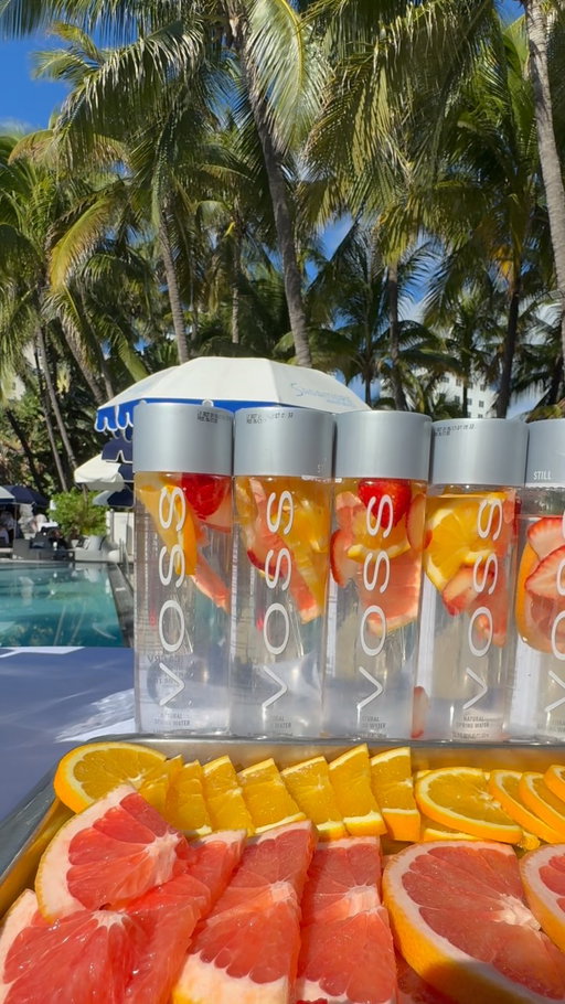 Live from the fruit infusion station at the 24th Iconic @sagamorehotel Art Basel brunch! 

#voss #vosswater #vossworld #miami #sagamore #art #brunch