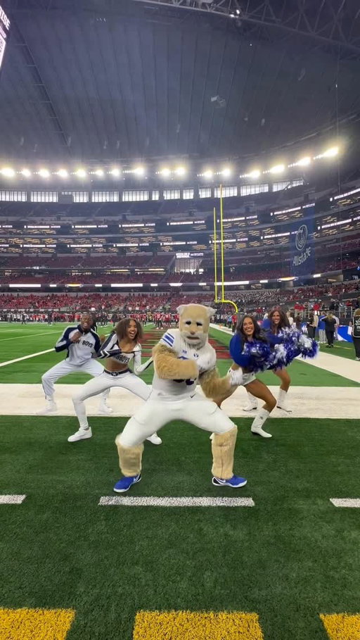 That moment when @cosmo_cougar teaches you choreography in less than a minute! ⭐️💙

#Big12FB | @big12conference