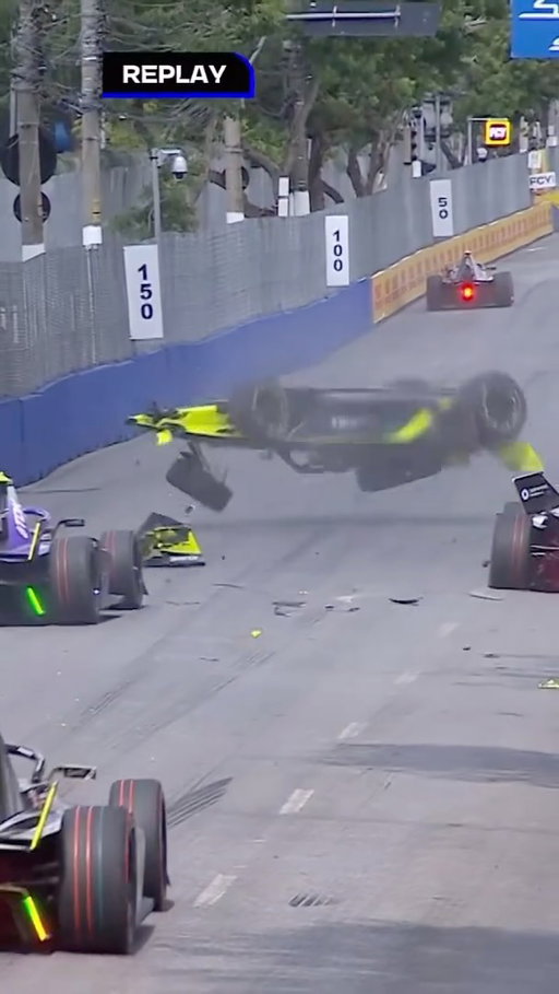 A HUGE incident in São Paulo 😱

Pepe Martí is okay and out of the car 

@googlecloud #SãoPauloEPrix #FormulaE #Motorsport #Racing