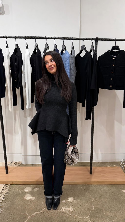 The ASOS SoHo pop up has the best curation of holiday items- you don’t want to miss it! Go visit at 182 Spring St from December 5-21 @asos #asos #ad
