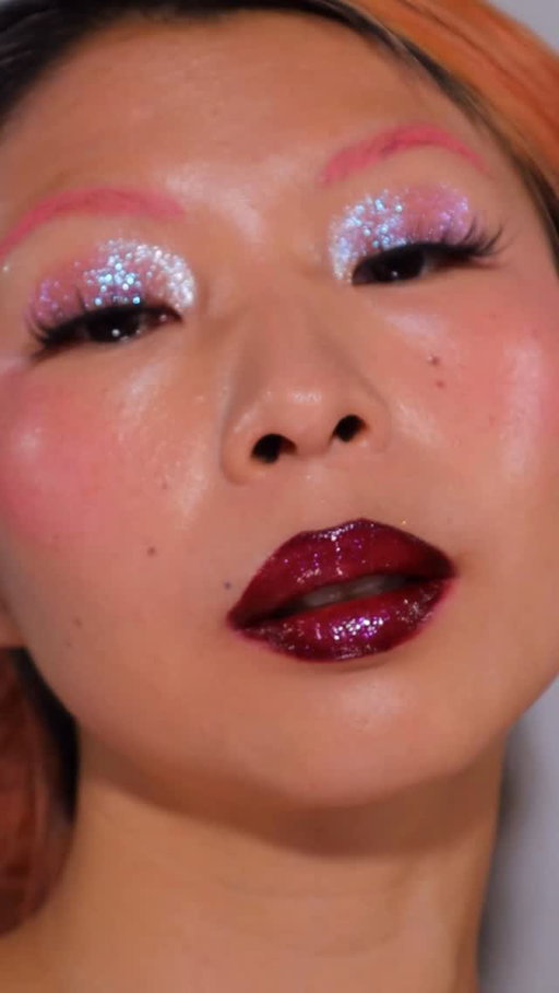 Holiday icy sparkle on the inner corner ❄️✨
& a blue-tinted blush duo that somehow works?!
@joocyee_official cream blush & highlight duo in Crystal Frost*

I normally don’t like pH-changing blushes, but this one…
the color is actually so pretty and it lasts all day. The icy sparkle actually is giving fenty diamond bomb! A tiny lil magic compact ✨
I need to try more from them because everything I’ve used so far has been so good.
Don’t sleep on C-beauty brands, please! 💙