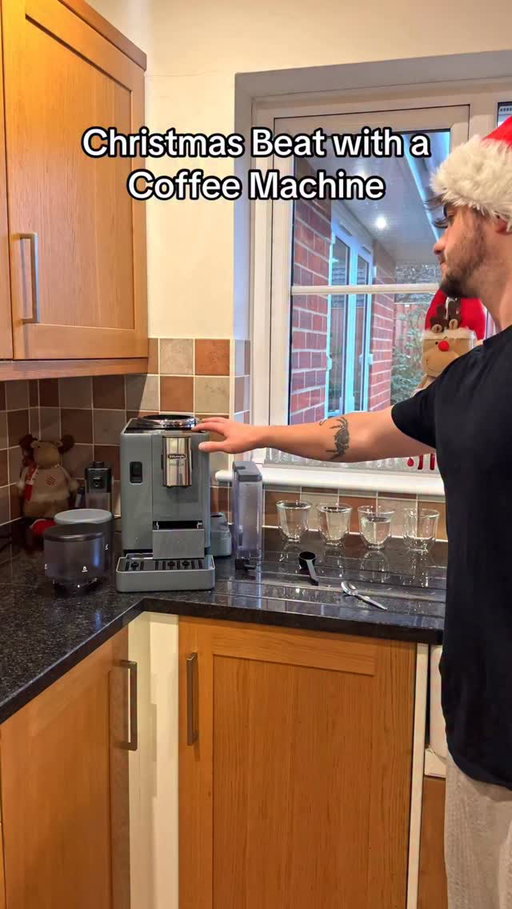 Christmas Coffee Beat with @delonghiuk Rivelia🎅🏼 #ad #DeLonghi #perfetto #jinglebells #christmas #coffee