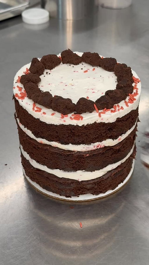 Rumor has it... the elves paused toy-making to perfect one thing: our Peppermint Bark Cake! 

Layers of fudgy chocolate cake, peppermint-fluffy frosting, rich chocolate fudge, and candy cane sprinkle AKA holiday cheer in every single bite 🤗

Orders yours online or stop by any Milk Bar workshop! 🏃‍♂️