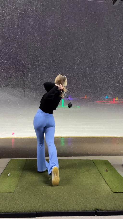 Would you rather hit the range or an indoor sim in the winter?
.
@launchpad.golf 
.
#golf #golfgirls #calgary #yycgolf #golfswing #wintergolf
