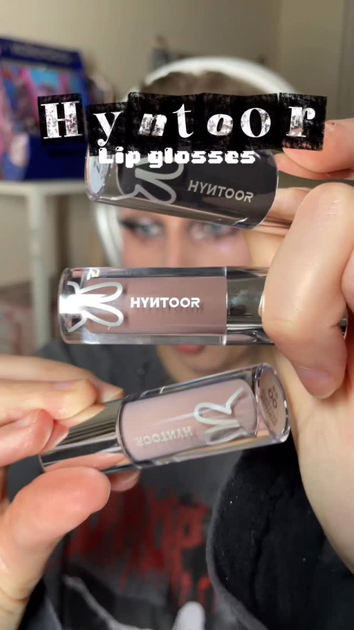 • that black gloss is probably the most pigmented one I own 🖤 I was kinda expecting something more sheer but heyyyy I’m not gonna complain 

• @hyntoor_official lip glosses in 00, 94 and 97

✩°｡ ⋆⸜ 🎧✮

#makeup #cbeauty #blacklipgloss
Colorful makeup ideas euphoria blush makeup lip swatches step by step inspiration small makeup artist mua uk editorial cosmetics fake freckles hooded eyes