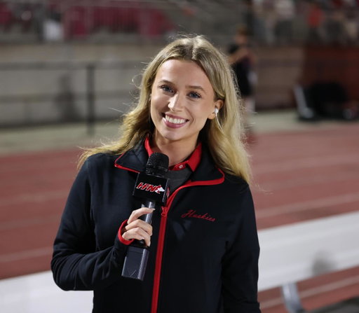 Grateful for another fall on the sidelines - Go Huskies! 🤍 

#sidelinereporter #highschoolfootball #sportsreporter