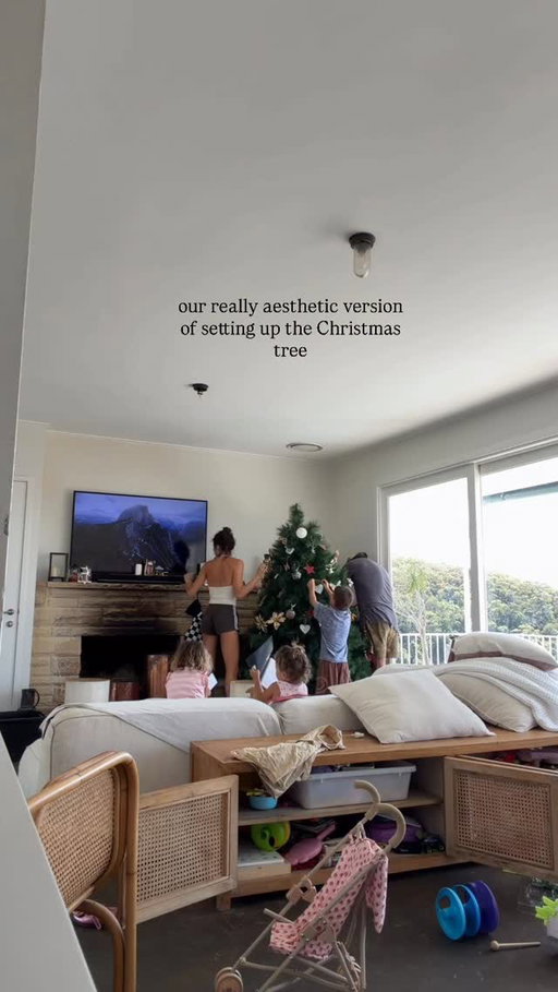 I envisioned snow flakes falling from the roof, choc chip cookies baking while we skip around the Christmas tree in matching pjs… that was my vision. and this was the closest we got