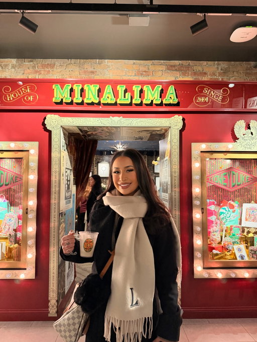 Got my hot butterbeer finally 🥹🤭 @harrypotterny 

Also so happy I was able to see the @minalimadesign  store here too. See you all again next week in London 😽😽🎄

#harrypotter #harrypotterfan #butterbeer #hotbutterbeer #newyork #harrypotternewyork #mischiefmanaged #wizardingworldofharrypotter