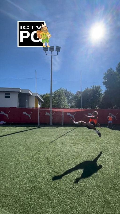 The @pablosmate team took home the trophy today at the @pleiapp @abfcsports tourney and coach had fun warming up ❤️🇧🇷 song is “sick” by @markuleone and @trapzart39 —shoutout @futsoccer.world for the video 

#🇧🇷🇧🇷🇧🇷 #funny😂😂😂😂 #footymemes