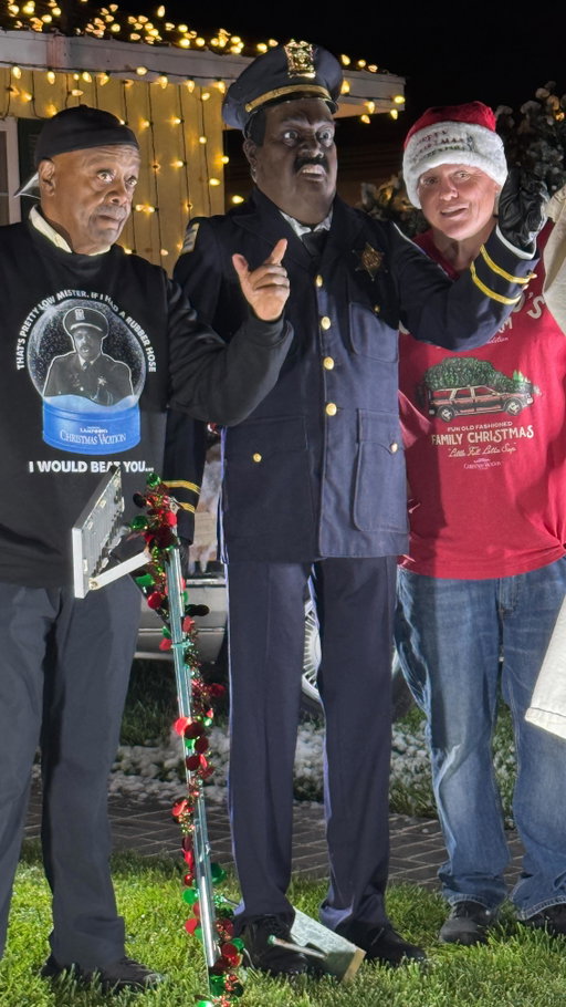 Griswold Family Christmas Unveiling NEW Character! Alexander Folk , The Lieutenant, from Christmas Vacation, was on site! 

Thank you @griswoldfamilychristmashouse89 What a Moment! 

#griswoldfamilychristmas #nationallampoonschristmasvacation #christmasvacation #holidayseason #holidaydecor #holidaydecorations #christmastime #christmasishere #adventurezwithdavid