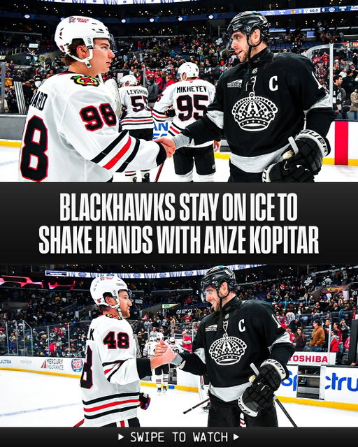 A great display of sportsmanship from the @nhlblackhawks in what could be their final game against @anzekopitar 🤝