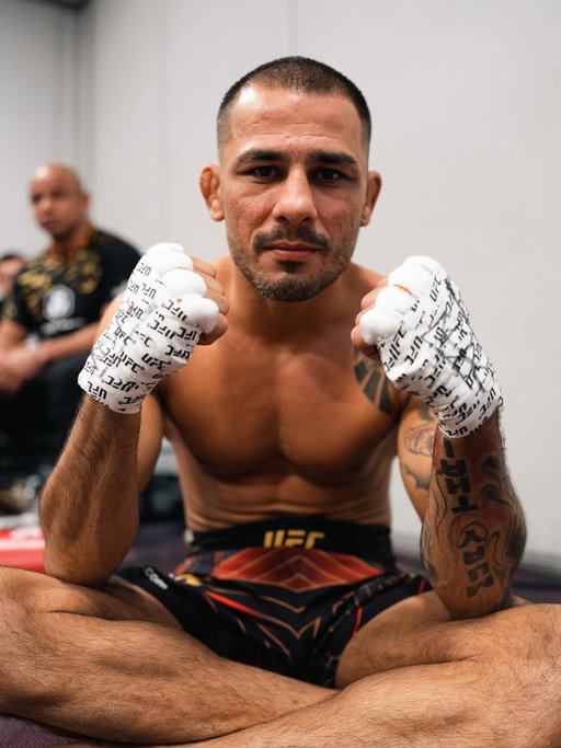 Já passei por coisa pior. Voltarei ainda mais forte, podem ter certeza. Obrigado pelas mensagens. 

▪️▪️▪️

I’ve been through worse. I’ll come back even stronger, you can be sure of that. Thank you for the messages.