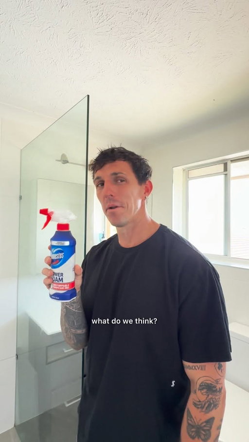 Cris nailed the cleaning brief and that’s because @domestos_anz gets all those hard to reach spots and eliminates 99.99% of bacteria. Winning 👏🏼