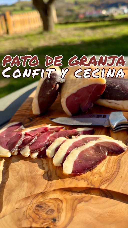 🦆PATO DE GRANJA🦆
“Confit y Cecina”

Vaya joya de animal pude comprar en una granja local, criado en libertad y muy bien alimentado. Delicatessen que saben mejor hechos en casa ¡Y MÁS BARATOS!

Confit, “jamón” de pato y en el siguiente video veréis lo que se viene con el foie😏 perfectos para navidad