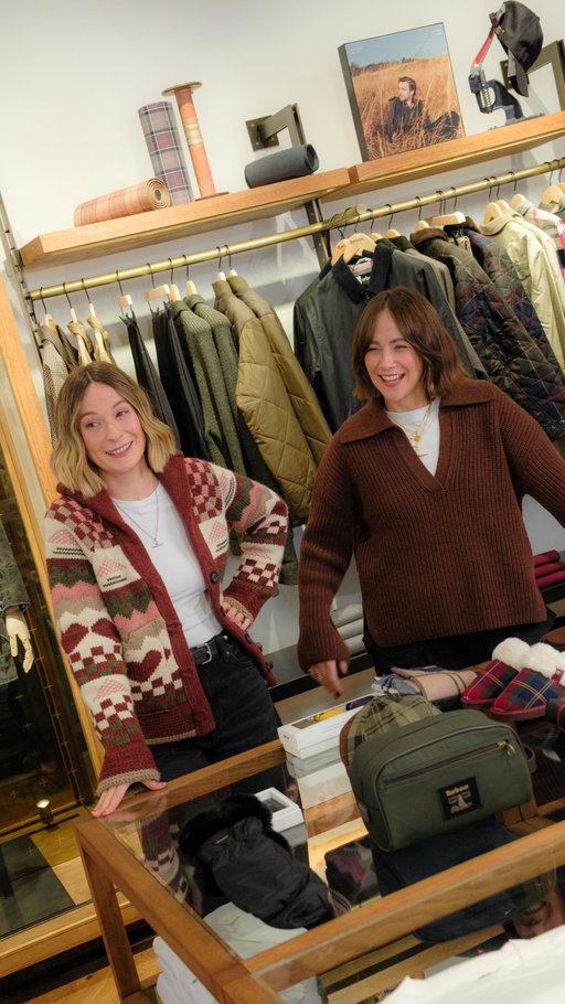 Cosy knits, timeless gifts and a touch of sister synchronicity - @meganellaby and @fellaby know what’s on their list. 

Get their picks at the link in bio. 

#BarbourChristmas