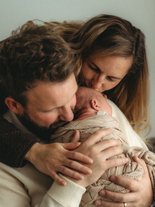 A special moment for the HPC family 💗 Congratulations to Becky and Matt on the arrival of baby Harper, born on 25.10.2025. Sue and Aunty Elise is already on cuddle duty 🥰