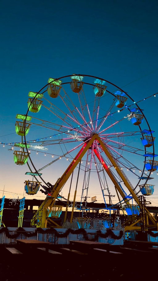Boston Winter Fest is back ❄️ 

@bostonswinterfest officially opened last night and they’ve added some fun new attractions this year, including a vibrant Ferris wheel. If you’re looking for winter things to do, stop by this month:
📌Dec 6-7, 12-14, 19-30 (Closed 24-25)

📍100 Hood Park, Boston, MA