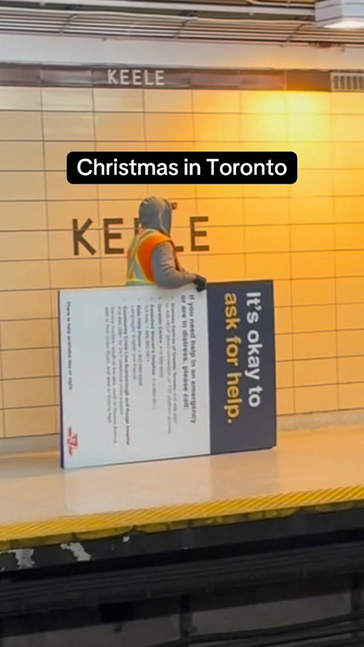 Christmas in Toronto #toronto #torontolife #torontotransit #torontotransitcommission #downtowntoronto #toronto_insta #eatoncentre