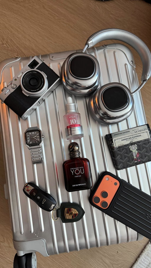 Essentials every man needs. 🔥🫱🏿‍🫲🏿#giftguide #menessentials #everydaycarry #luxury #whatsinmybag