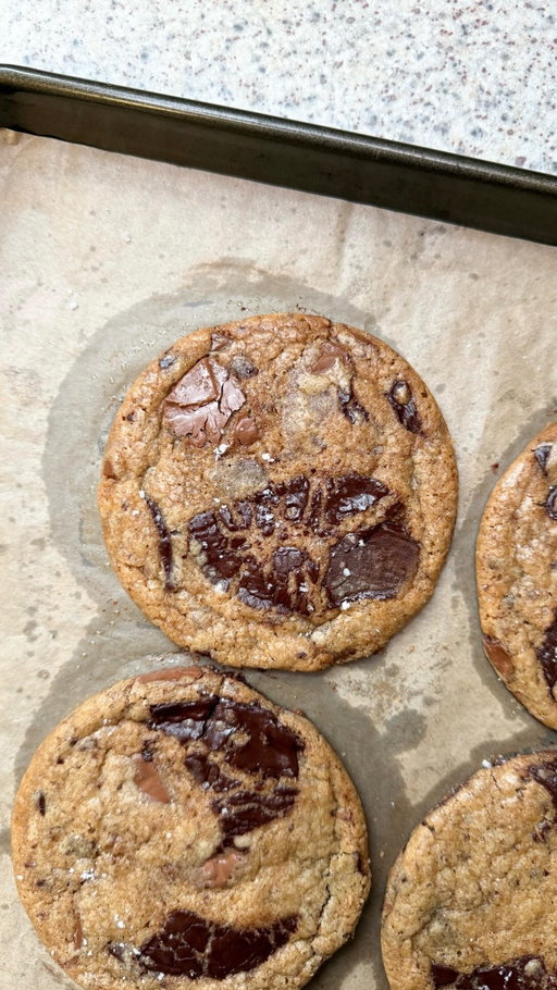 THIN CRISPY CHEWY COOKIES

the full recipe is on ashbaber.com, there’s also a link in my bio :)

#cookies #baking #goodfood #foodreels #dessert #bakingreels