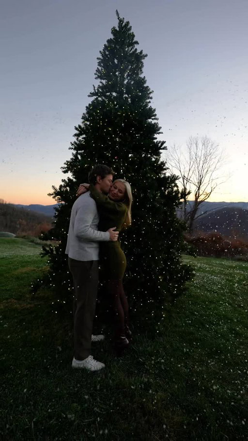 Got to spend a long weekend at the Glamping Collective near Asheville and had the most incredible time. I can’t recommend it enough. If you’re looking for a romantic getaway, girls trip or small family vacation this couldn’t be more perfect this holiday season 🎄🎁✨ @theglampingcollective @will_kulp 

#glamping #glampingcollective #asheville #vacation #mountains #hiking #wintervacation #christmas #holidayseason #christmasgetaway #camping