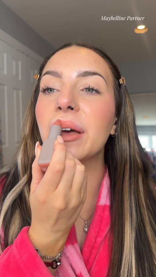 Everyday glam using some of my faves from @maybelline 💋 Maybelline really knows how to make an affordable product that feels and looks high end! 
Using:
💞 cloudtopia cheek + lip mousse in “Pink Daydream” 
✨ Maybelline Body Mascara
💄 Maybelline Serum Lipstick in “crop top”
MUST HAVES for your makeup bag!

#maybelliepartner #maybelline #affordablemakeup #makeuptutorial #getreadywithme