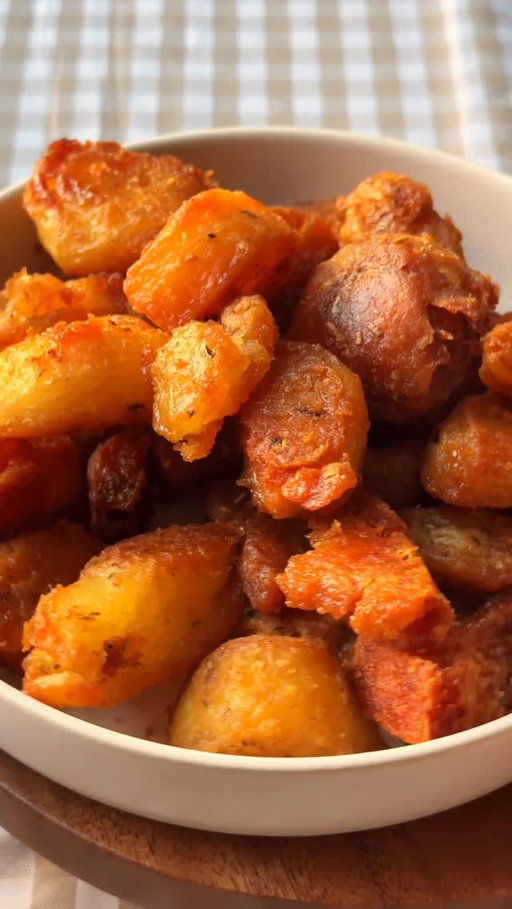 the crunchiest potatoes you’ll ever make!!! 

this is so much better than a deep fried potato and uses way less oil! 

for more detailed instructions, comment “crispy potatoes” and i’ll send it to you!! 

ingredients
russet potatoes, peeled and cut into large chunks
water for boiling
chicken bouillon
baking soda
avocado oil
seasonings: 
salt
black pepper
garlic powder
onion powder
dried thyme
dried rosemary

instructions
pour some oil onto a baking sheet and place it in the oven. preheat the oven to 400°F so the oil gets hot.
boil the potato chunks with a little chicken bouillon and baking soda until the edges start to soften.
drain the potatoes, then shake them in the colander to rough up the edges.
season the potatoes with salt, pepper, garlic powder, onion powder, thyme, and rosemary.
take the hot pan out of the oven and carefully add the potatoes. spread them out in a single layer.
roast for about 1 hour, flipping every 15–20 minutes, until golden brown and crunchy.
enjoy hot with your favorite meal!

#potato #crispypotato #potatorecipes #ovenpotatoes #easyrecipe #easysides #appetizer #easybaking #roasties #easydinners #crispy