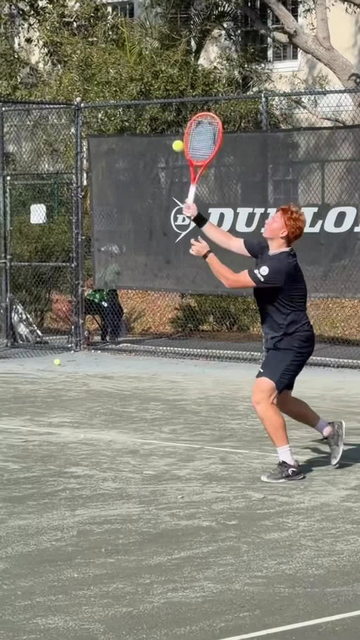 Little flare from the kid 

Big week coming for @jamie_mackenzie_tennis 🤷‍♂️ 

🍊 🥣 

Headed to @tcumenstennis
