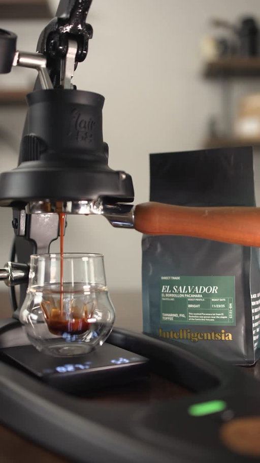 Brewing El Salvador Pacamara  on the Flair 58 Plus 2

Sign up to Flair’s email newsletter at the link in their Bio for a special discount on delicious coffees from @intelligentsiacoffee

#coffee #espresso #homebarista #homecafe #coffeetime