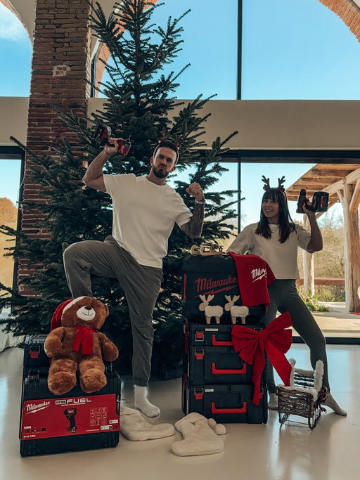 CONCOURS MILWAUKEE TERMINÉ
Gagnant @les_ecuries_actives_de_sybelle 

À gagner ton pack d’outillage 💰

Le Tout en M18 FUEL 😱😱😱
🔨1 Visseuse à choc compacte 
🪏1 Perceuse à percussion
🪚1 Scie circulaire 
🪛1 Multitool FMT-0x
Et un sac pleeeein de goodies pour rejoindre la team MILWAUKEE ! 

Pour participer :
✖️S’abonner à @milwaukeefrance 
✖️Identifier un ami en commentaire (1 commentaire avec 1 identification = 1 chance de participer donc plus de commentaires = plus de chances de gagner)
✖️Bonus repost ce concours en story

En espérant que ce concours de pré Noël vous plaise ! Bonne chance à tous ! 🎁 
Fin du concours 14/12 à minuit 🕛