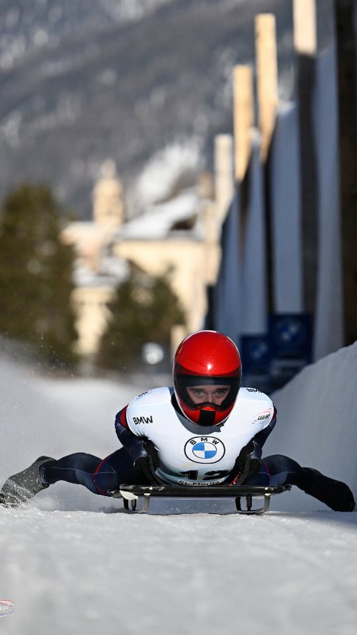 Ever wonder how we slow down the sled after crossing the finish line at speeds of 120km/h+ ?

#skeleton #sport #teamcanada #training #wintersport #didyouknow #funfact #nobrakes