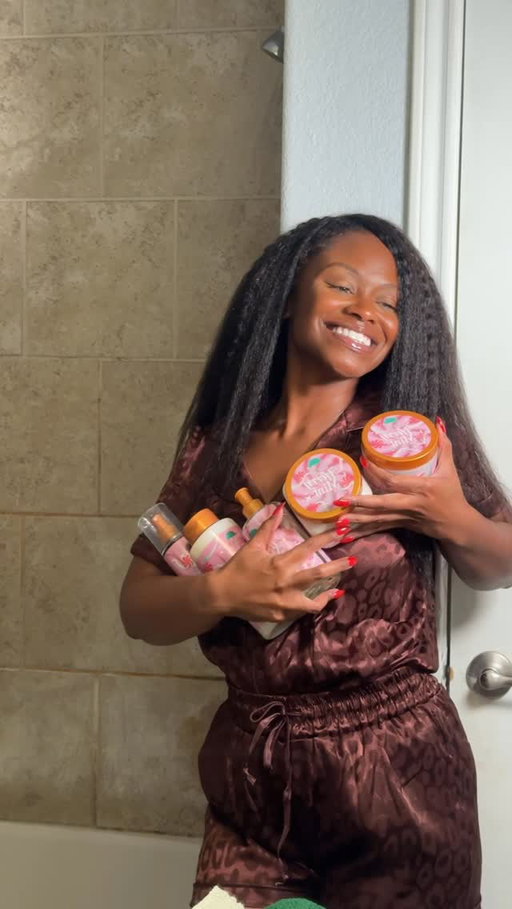 #treehutpartner Unemployment during the holidays can be a lot...but this season, I’m only focused on controlling what I can control. And I refuse to look like what I’m going through. 😌✨

Even without a job, I’m keeping my joy, my routine and my glow. The @treehut Merry Mint collection has me smelling like I got a fresh direct deposit. It is luxury on a budget, every single day.