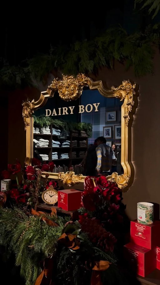 One of my favorite pop ups I’ve ever been to! Dairy Boy Holiday Market Pop Up @dairyboy @dairyboykitchen @paigelorenze ❤️🎄🐎 #newyorkcity #dairyboy #dairyboypopup