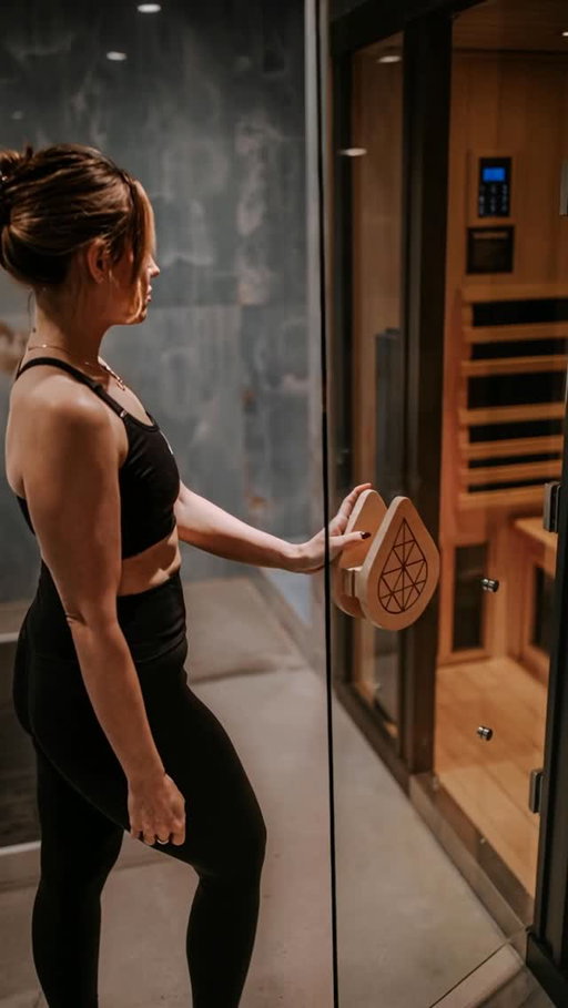 The heat softens what’s heavy.
The cold sharpens what’s true.

A few quiet seconds, a deep breath,
and suddenly the week stops shouting.

Clarity isn’t always earned…
sometimes it rises the moment you let your body reset.

Comment 🤍 for our latest deals!