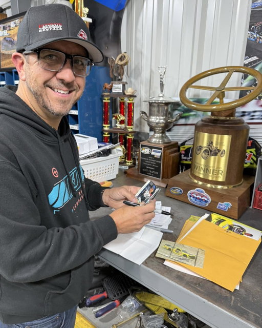 Received your fan mail and autograph requests... Thank you fans.🫵🏼