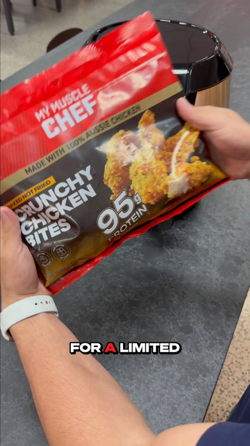 What are you waiting for?! These Crunchy Chicken Bites are only around for a limited time only 🚨🤤

#crunchy #chickenbites #chicken #airfryer #cook #new #limitedtimeonly #onlineonly #protein #mymusclechef #mymc #everybodyeverygoal