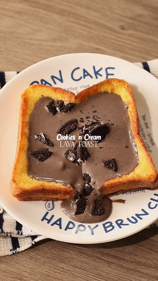🍪🍞 Cookies & Cream Lava Toast

📝 Recipe

2 Slices • Bread (can make up to 4 slices)
10g • Condensed Milk
1 Egg
30g • Milk
1 tbsp • Butter

Cookies ‘n Cream 🖤🤍:
3 Pieces • Cookies and Cream
20g • Sweetened Condensed Milk
30g • Whipping Cream
20g • Milk

Instructions: 

• Bread
- spread condensed milk on bread and stack another bread on top

• French Toast Mixture
- in a bowl, crack open 1 egg, pour milk
- whisk to mix
- dip / coat the bread in the egg mixture

• Cooking; Bread
- heat the pan with butter in medium heat
- once the butter melted, turn the stove into low heat
- fry the bread that has been coated with the egg mixture until both sides turn into golden brown

• Cookies and Cream
- in a jug, crush the cookies and cream
- add condensed milk, whipping cream, and milk
- mix with hand mixer / milk frother

• Finishing; Cookies and Cream Lava Toast
- flatten the bread / french toast in the middle to create space for the cream
- pour cookies and cream onto the bread
- add cookies and cream chunks on top and enjoy!

//

Easy recipe at home with IC! 🍞👩‍🍳

Who is up for another lava toast recipe from me? 👀 hehehe. Honestly, why didn’t I think of making this sooner? Because aaaaahhh helpp, this is just sooo good! 

Btw, do you guys have any requests for another lava toast recipe? You can drop your favorite ingredients in the comment! I will try to make some 🫶

—

#homecafe #frenchtoast #breadrecipe