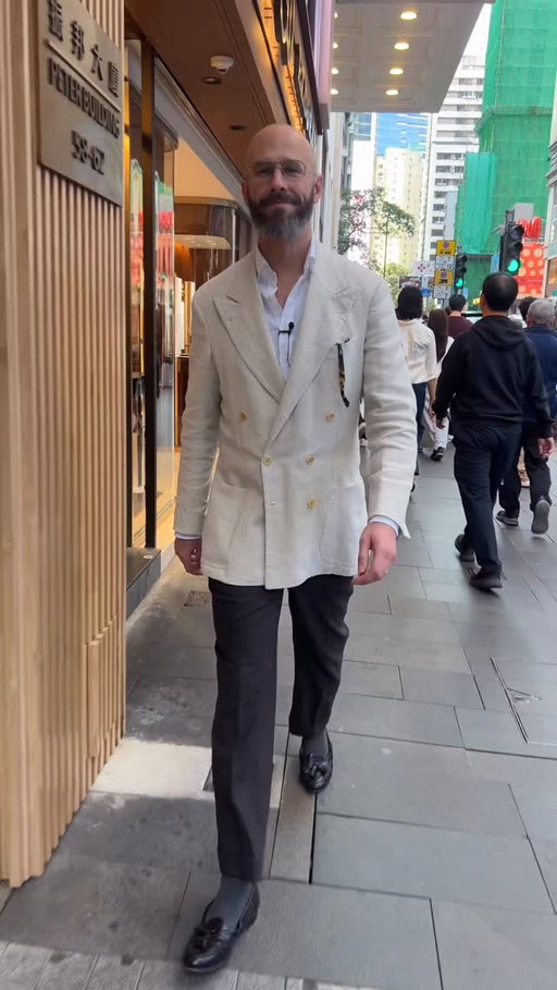 Walkie Talkie 59

Walking through Hong Kong last week
Talking about the outfit, spotting tailors in town

Wearing:
- Sartoria Ciardi jacket in De Le Cuona linen
- Jean-Manuel Moreau cotton/linen shirt
- Perro high-twist brown trousers
- Vintage Ralph Lauren crocodile loafers
- EB Meyrowitz sunglasses