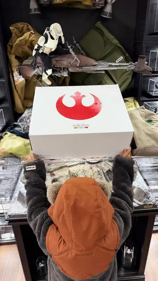 The new Star Wars x Columbia Endor Collection! 
I love this @columbia1938 and @starwars collaboration so much!! Thank you so much for the gifts! 🌲🐻🌲 The collection drops on December 11th so what are you planning to get?! 

#columbiastarwarscollection #starwars #columbiasportwear #endorcollection #starwarscollection #endor #ewok