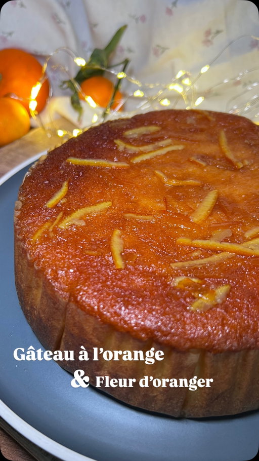 Gâteau moelleux à l’orange & fleur d’oranger 🧡

La recette pour un moule de 20 cm de diamètre 

- ��3 œufs
- ��140g de sucre
- ��100ml d’huile neutre
- ��150ml jus d’orange frais (2 oranges) 
- ��Zeste d’une orange bio
- ��1 CAS d’eau de fleur d’oranger
- ��200g de farine
- ��1 sachet levure chimique
- ��1 pincée sel

Cuisson : 30 min à 180 degrés. 

Le sirop : 
- 2 CAS de marmelade d’orange 
- Le reste de jus d’orange 
- Eau : on complète pour avoir 120ml de liquide au total. 
- 2 cas de sucre. 
Porter à ébullition et cuire environ 6/7 min. 

Si vous n’aimez pas l’amertume, vous pouvez préparer ce sirop: 

- 120 ml de jus d’orange fraîchement pressé (environ 2 oranges)
- 60 g de sucre
- Zestes fins d’1/2 orange 

Enjoy ❤️

#gateaualorange#orangecake#cake#pastry#recettefacile#recipe#recettefacile#marmelade#orange#pastrychef#foodies#dessert#gourmandise
