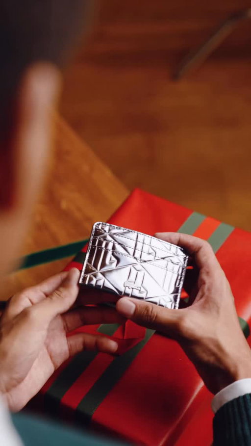 Treat them all 🎁 🐊
 
For him, for her, for them and for everyone else... Lacoste has it all this holiday season.