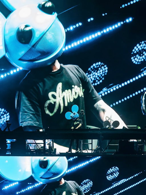 Hey VELD horde! We’re turning the clocks back to the summer ’25 on YouTube. 

@deadmau5’s full set from the festival drops TODAY at 2:00 PM ET! Tune in for the premiere and join us in the live chat  #VELD2025 #VELD2026