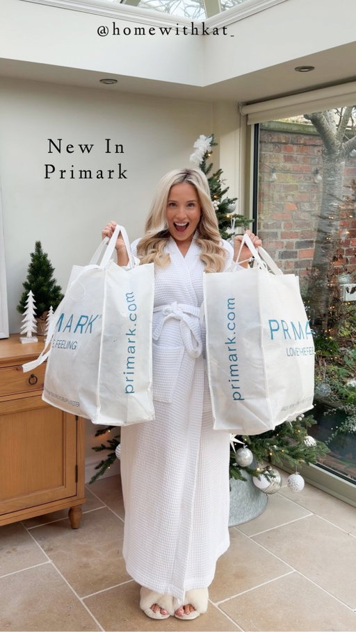 WHO ELSE IS RUNNING TO PRIMARK FOR THESE NEW £12 & £20 CO-ORDS ✨👏🏼🐻 

Primark right now is not letting me down! These new Major Find Co-ords have just been released and they are so perfect 🥹 

I’ll pop some links on my stories if you want to click & collect before they sell out! But WOW!!!! 

The fluffy one is £20 (£10 for top & £10 for bottoms) 

& the ribbed ones are £12 (£6 for top & £6 for bottoms!) 

Tag someone who needs these 🥹🤍🐻✨ 
Ad @primark  #iworkwithprimark 

Love, Kat xxxxx