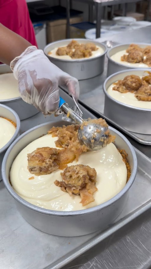 Making delicious Apple Pie Cheesecake for the Holidays! 🎄🎁 #applepie #cheesecake #miamidesserts #holidaydesserts #wynwood #coconutgrove #ftlauderdale #dessert #dessertlovers #treatyourself #ordertoday