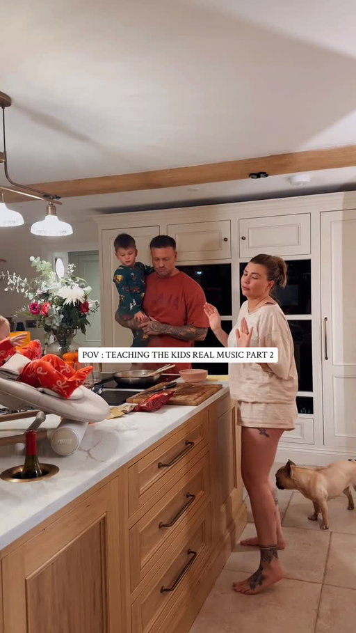 Family House Session 001 - Teaching the classics to out babies 🫶🏽